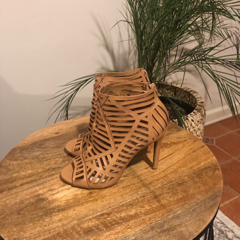 Sexy lil number! So versatile; perfect with jeans, a skirt, jumpsuit or a dress